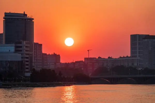 Sonnenuntergang Sommer Auf Einem Teich Zentrum Der Stadt Jekaterinburg Russland — Stockfoto