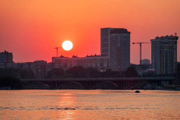 Sonnenuntergang Sommer Auf Einem Teich Zentrum Der Stadt Jekaterinburg Russland — Stockfoto