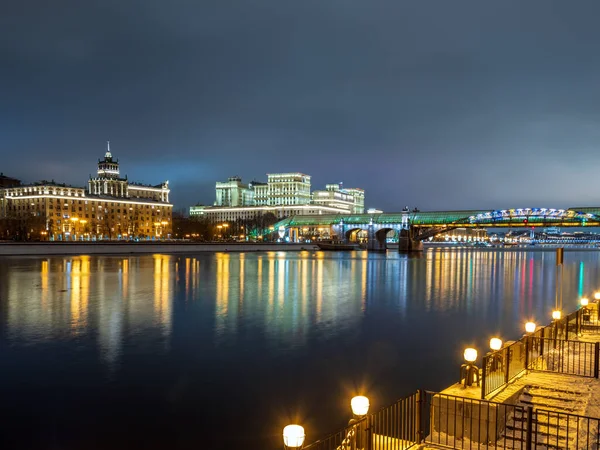 Puschkinskij Brücke Moskau Russland Fußgängerbrücke Mit Nächtlicher Beleuchtung Brücke Zum — Stockfoto