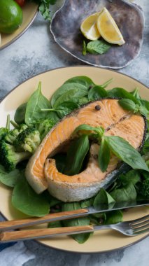 Sebzeli kırmızı balık bifteği