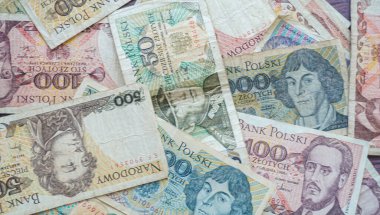 Farklı değerlere sahip eski Polonya zloti banknotları