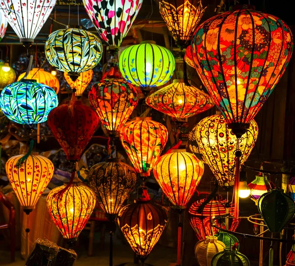 Paper lanterns on the streets of Hoi An Ancient town — Stock Photo, Image