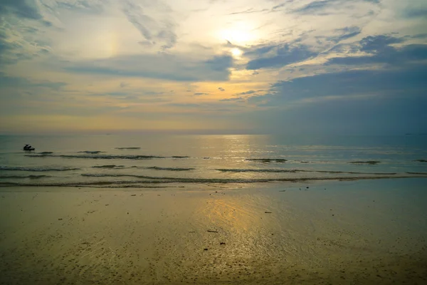 Sunset at the beach — Stock Photo, Image