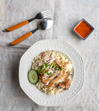 Hainanese tavuklu pilav