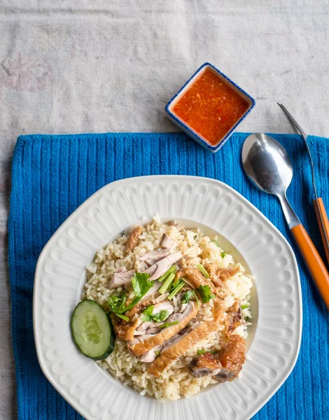 Hainanese tavuklu pilav