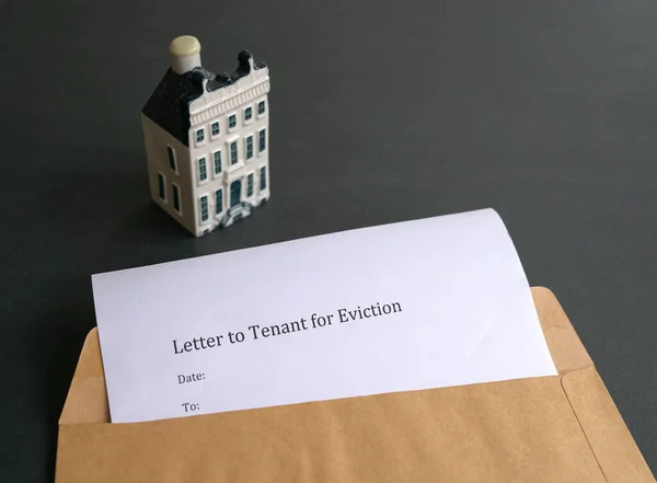 Letter Tenant Eviction Brown Envelope — Stock Photo, Image