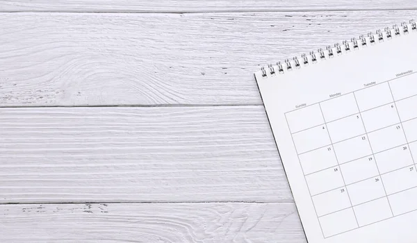 Página Del Calendario Sobre Fondo Tabla Madera Blanca Copiar Espacio — Foto de Stock