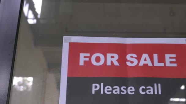Schild Gebäude Glaswand Zum Verkauf Immobilien Oder Immobilienkonzept — Stockvideo