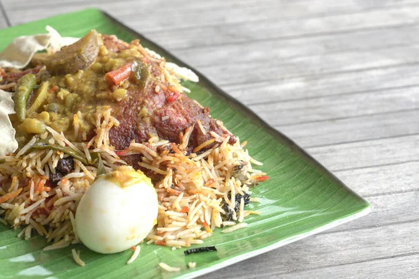 Nasi Ayam Briyani Atas Meja Masakan India Sisi Tampilan Salin — Stok Foto