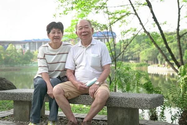 Happy Smiling Elderly Asian Couple Park Lifestyle Retirement Concept — Stock Photo, Image