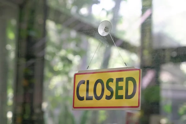 Zamknięty Szyld Wiszący Szklanych Drzwiach Restauracji Przestrzeń Kopiowania — Zdjęcie stockowe