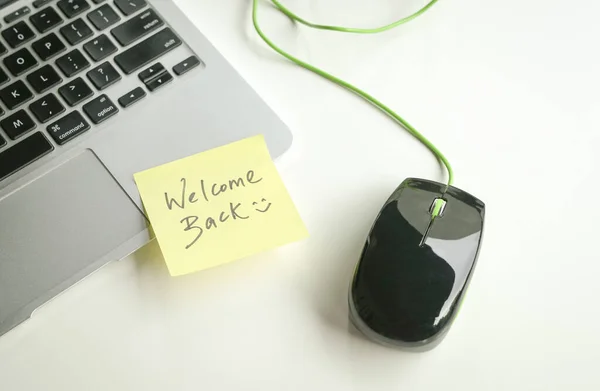Welcome Back Smiley Written Yellow Paper Stick Keyboard Next Computer — Stock Photo, Image