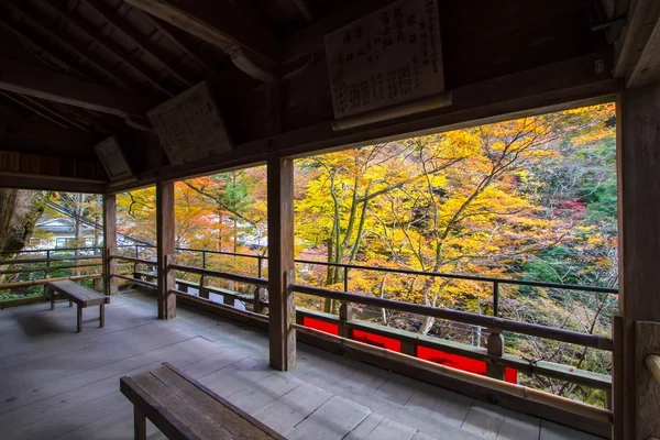 Кибуне, Киото осенью — стоковое фото