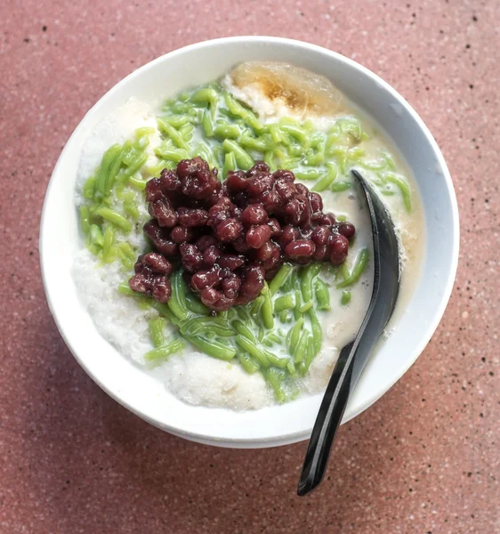 Delicious iced cendol with red beans — Stock Photo, Image