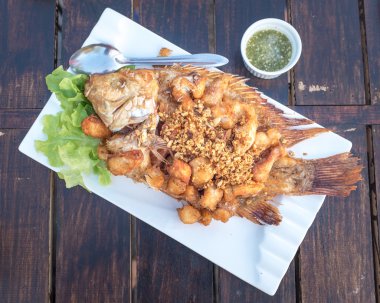 Izgara balık Tay tarzında