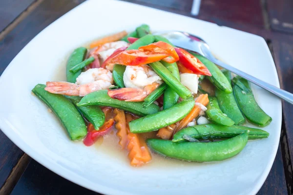 Stir fry sweet peas with prawns — Stock Photo, Image