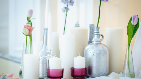 Декоративная композиция у стола. Свадебный стиль
