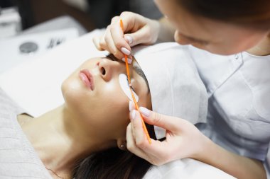 kirpik uzatma prosedürü - master ve bir istemcinin, bir Güzellik Salonu