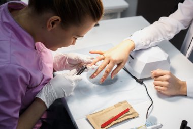 Bakım yordamı, yakın çekim fotoğraf, Şevval Özçelik Güzellik el dosyalama çivi, kadın içinde Salon manikür