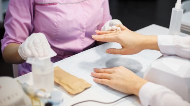 Bakım yordamı, yakın çekim fotoğraf, Şevval Özçelik Güzellik el dosyalama çivi, kadın içinde Salon manikür