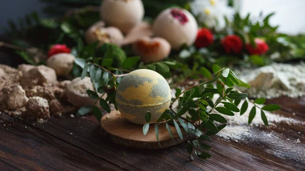 Preparation of bath bombs. Ingredients and floral decor on a wooden vintage table. — Stock Photo, Image