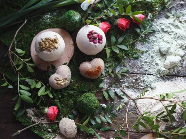 Preparation of bath bombs. Ingredients and floral decor on a wooden vintage table. — Stock Photo, Image