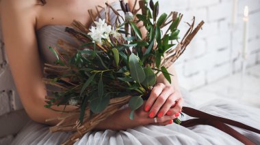 Yeşil ekolojik stil dekor üzerinde yaratıcı düğün bukettutan güzel ihale gelin