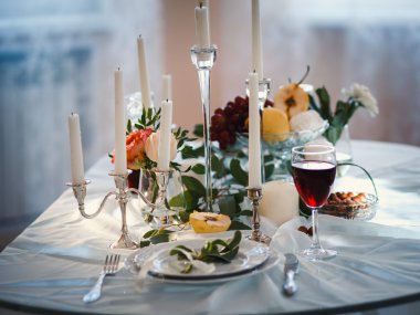 Bir fotoğraf oturumu için bir düğün tablonun dekor