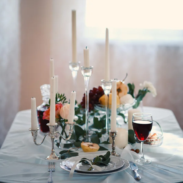 Decor of a wedding table for a photo session — Stock Photo, Image