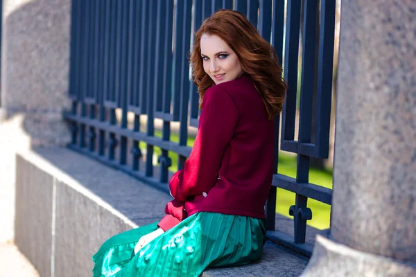 fashion street photo session of stylish young lady in a casual clothes