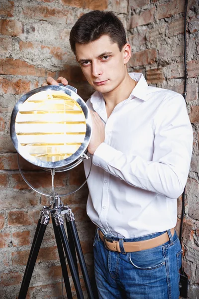 Közelkép gyönyörű fiatal férfi az üzleti stílus portréja — Stock Fotó