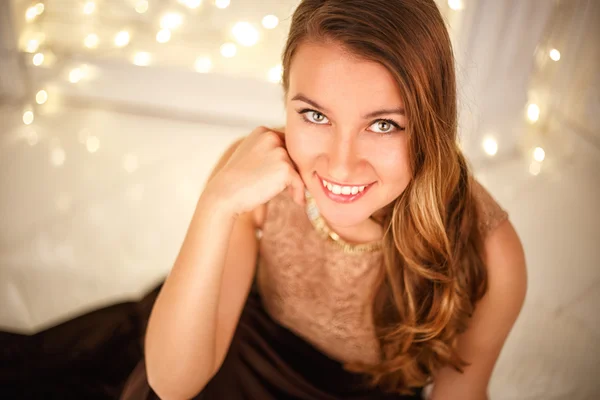 Close-up portrait of beautiful elegant young woman in gorgeous evening dress. — Stock Photo, Image