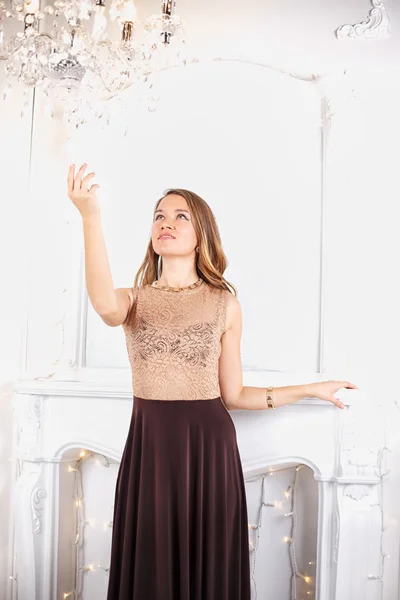 Close-up portrait of beautiful elegant young woman in gorgeous evening dress. — Stock Photo, Image