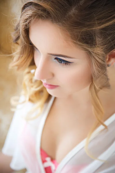 Close-up portrait of beautiful bride in a morning — Stock Photo, Image