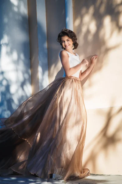 Portrait of beautiful elegant bride in gorgeous beige dress walks in a park — Stock Photo, Image