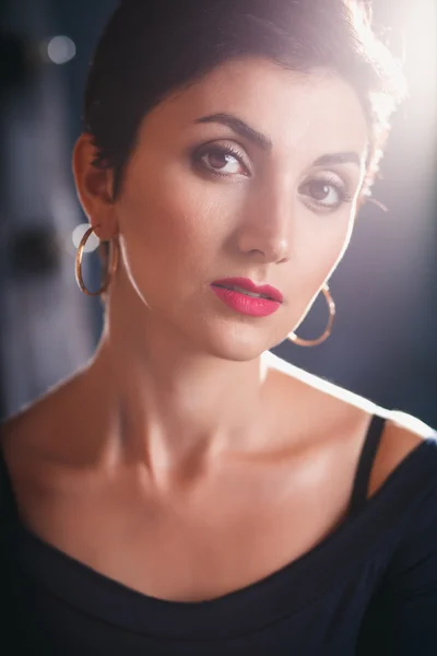 Close-up portrait of gorgeous woman with short black hair and long earrings — Stock Photo, Image