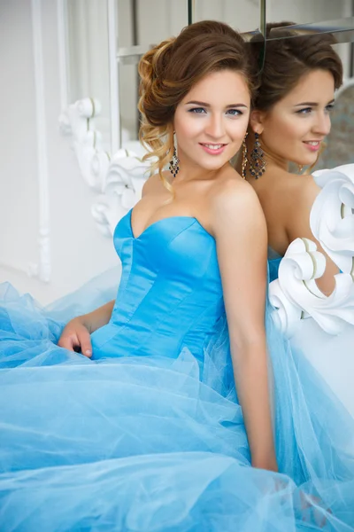 Beautiful bride in gorgeous blue dress Cinderella style in a morning sitting near mirror — Stock Photo, Image