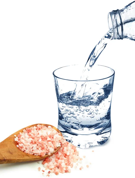 Vatten och Himalaya salt — Stockfoto