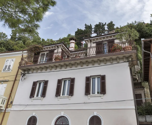 Antiguas casas residenciales en Piran, Eslovenia — Foto de Stock