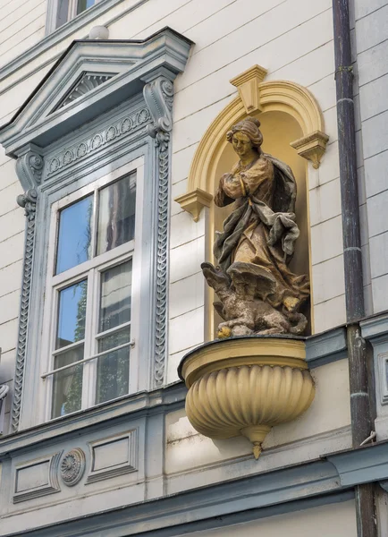 圣母玛利亚墙雕像在马里博尔，斯洛文尼亚 — 图库照片