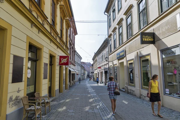 Slovenska ulica w Maribor stare miasto, Słowenia. — Zdjęcie stockowe