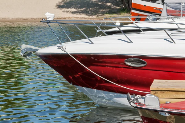 Closeup modern Yatlar demirli