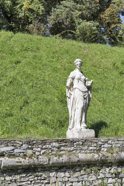 Socha žena Stadt parku v Graz, Rakousko — Stock fotografie