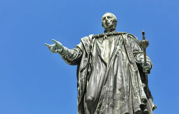 Primer plano de la estatua del emperador Francisco II en Graz, Austria —  Fotos de Stock