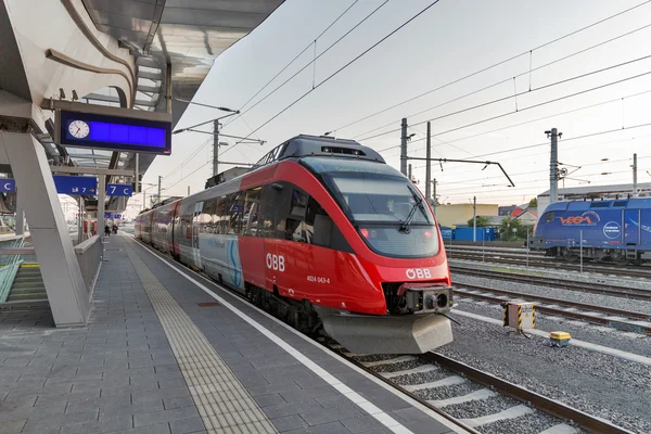 Graz Hauptbahnhof nástupiště stanice, Rakousko. — Stock fotografie