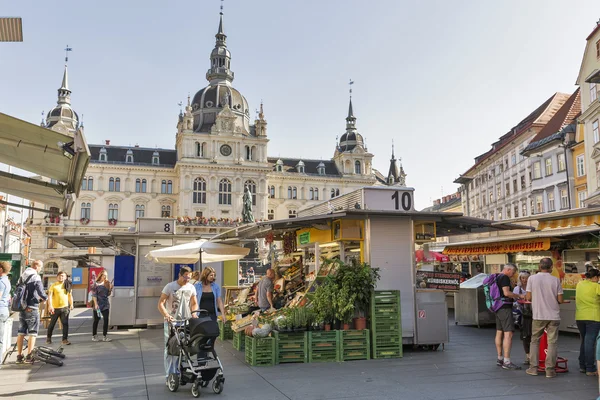 Straatmarkt op Hauptplatz plein in Graz, Oostenrijk — Stockfoto