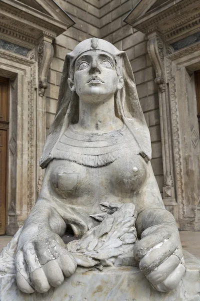 Sphinx staty på opera house i budapest, Ungern — Stockfoto