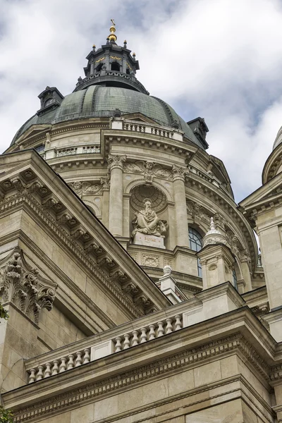 Budapeszt bazyliki Saint Stephen w pochmurny dzień, Węgry — Zdjęcie stockowe