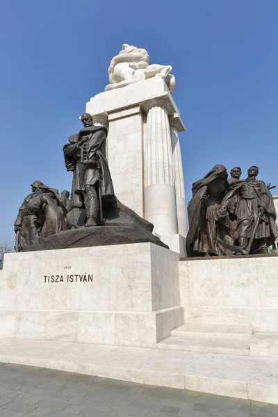 Statue of Istvan Tisza, former Hungarian prime minister, Budapest. — Stock Photo, Image