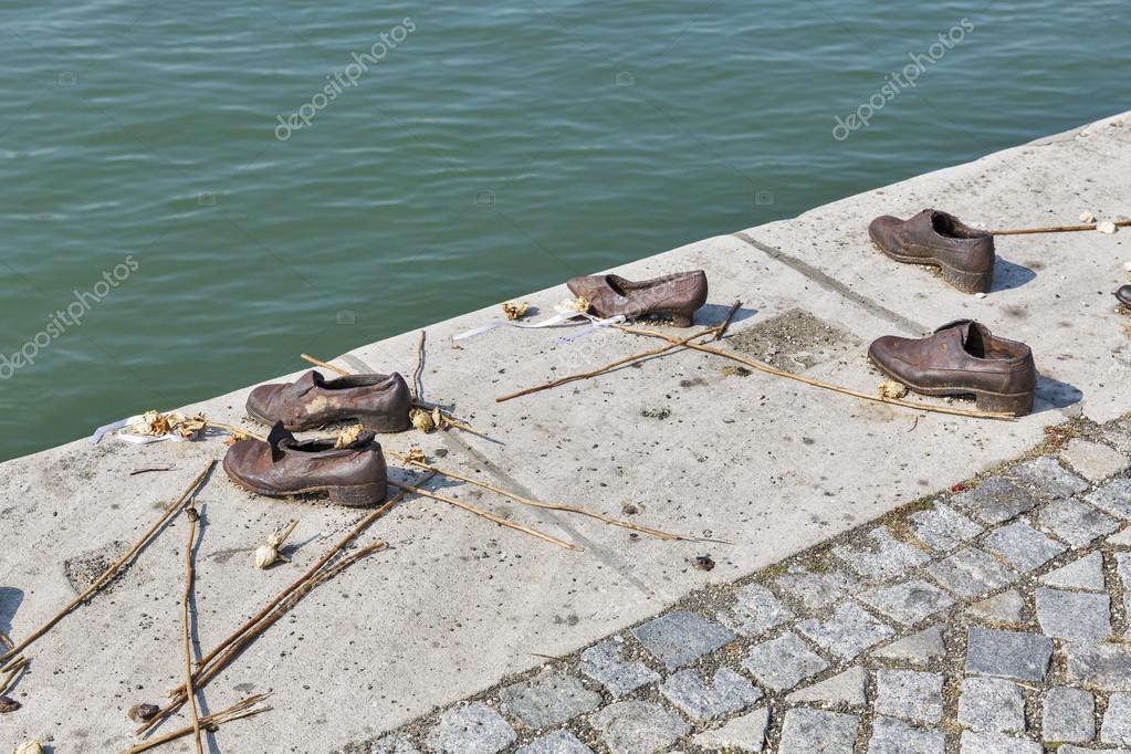 Del Zapatos MemorialBudapestHungría En Orilla Danubio La Río hQrdCtxsB